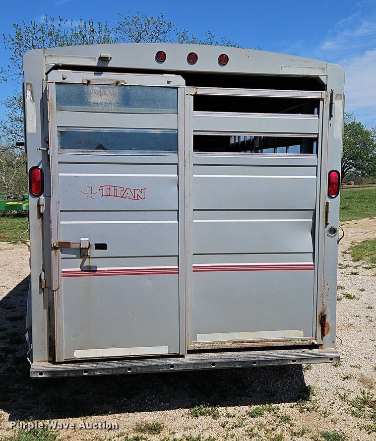 image for item EI3743 2000 Titan Trailer livestock trailer