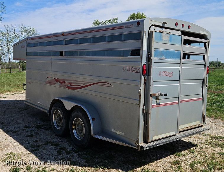 image for item EI3743 2000 Titan Trailer livestock trailer