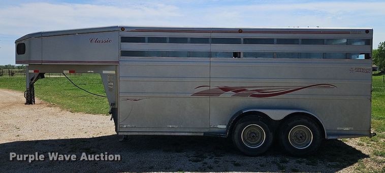 image for item EI3743 2000 Titan Trailer livestock trailer