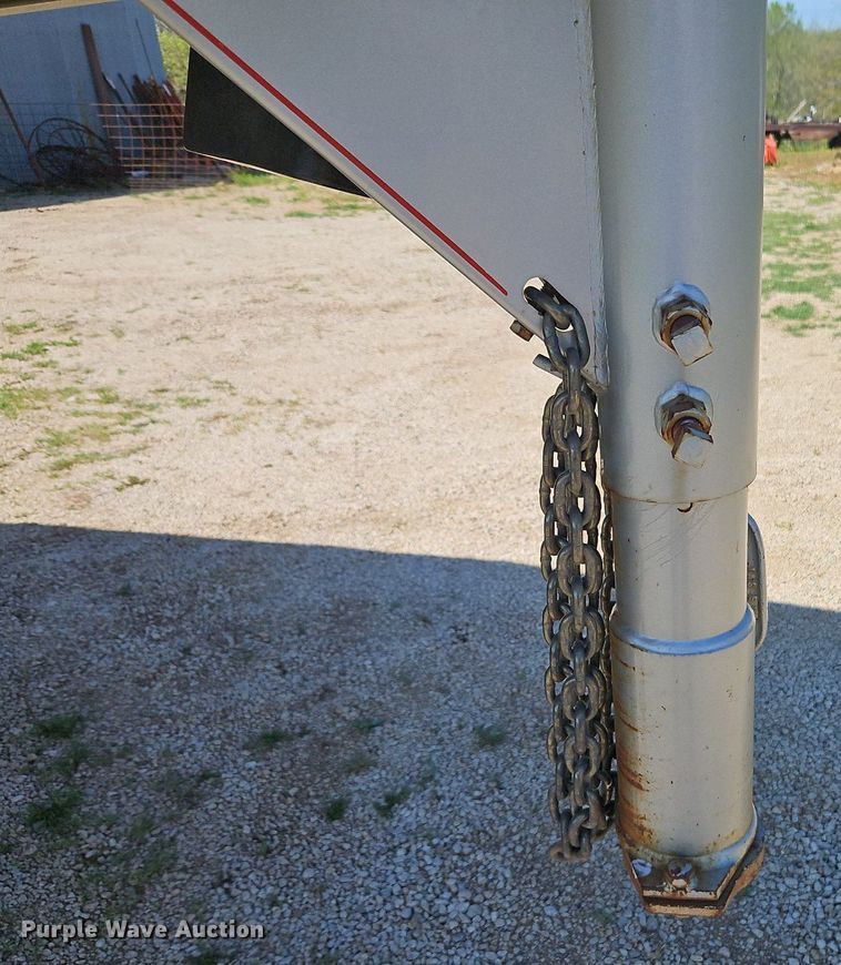 image for item EI3743 2000 Titan Trailer livestock trailer