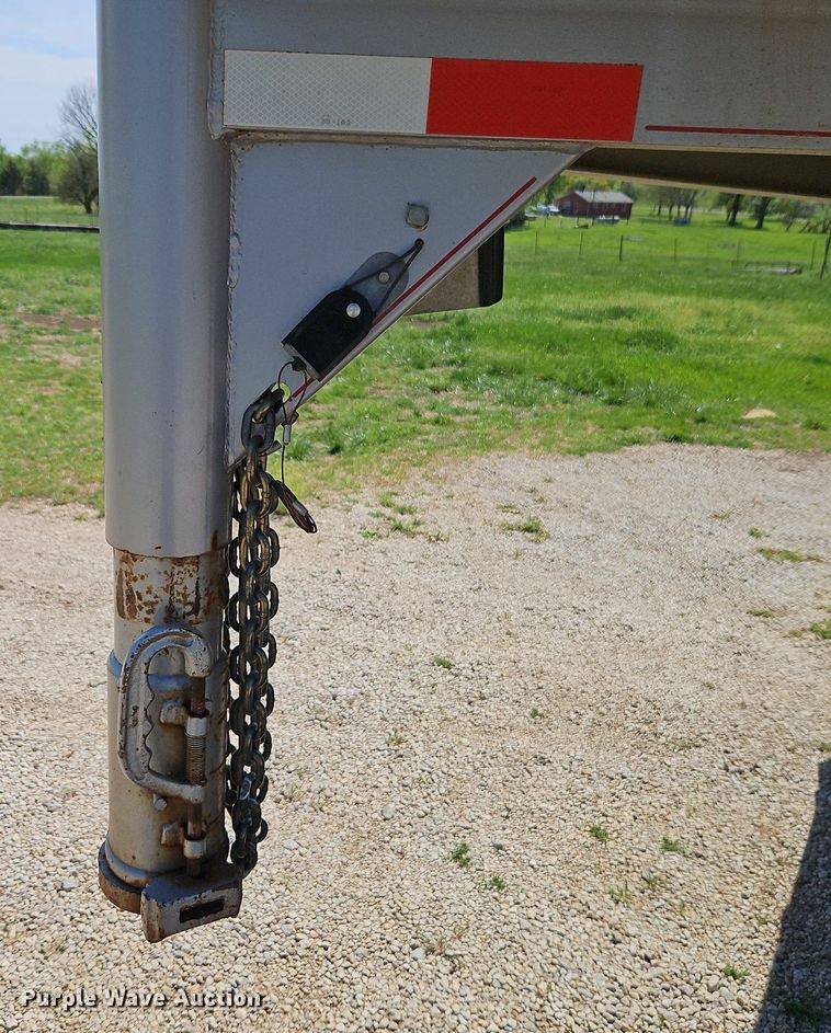 image for item EI3743 2000 Titan Trailer livestock trailer