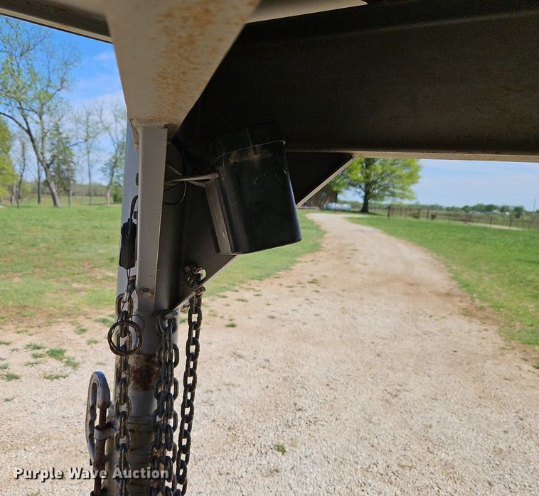 image for item EI3743 2000 Titan Trailer livestock trailer