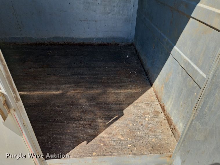 image for item EI3743 2000 Titan Trailer livestock trailer