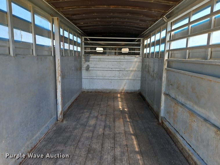 image for item EI3743 2000 Titan Trailer livestock trailer