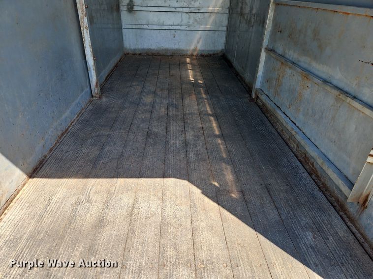 image for item EI3743 2000 Titan Trailer livestock trailer