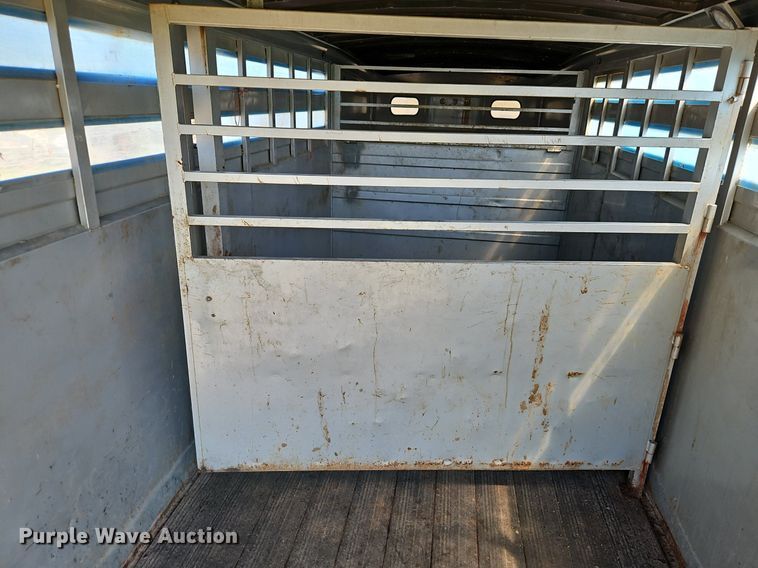 image for item EI3743 2000 Titan Trailer livestock trailer