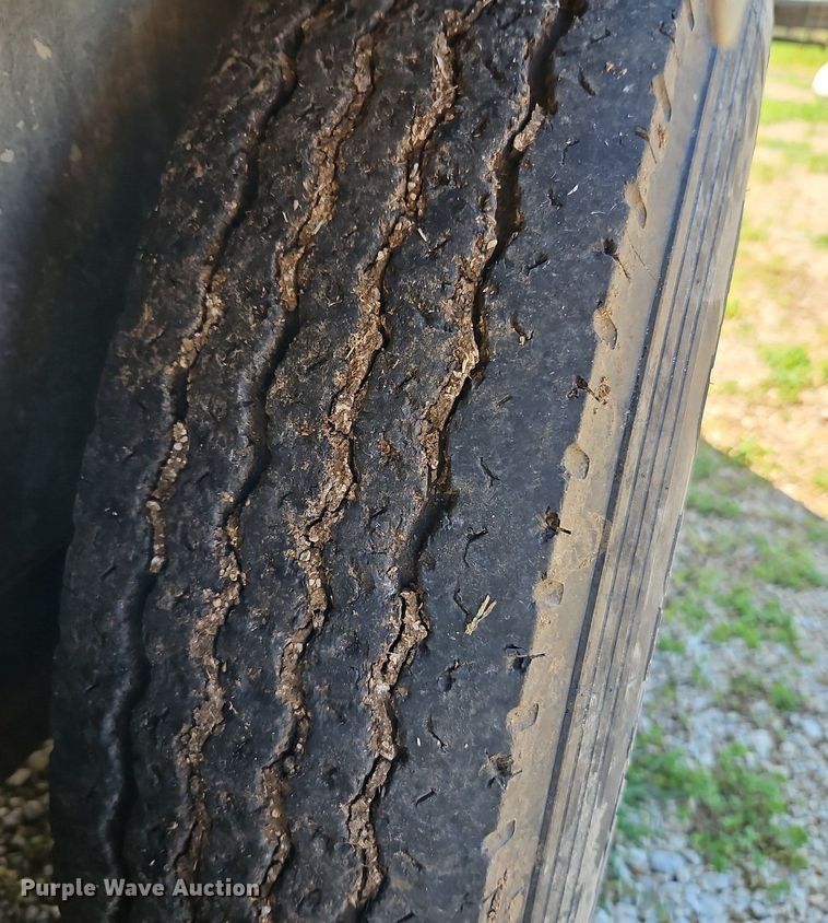 image for item EI3743 2000 Titan Trailer livestock trailer