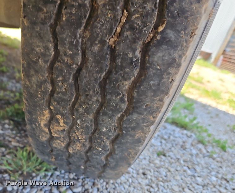 image for item EI3743 2000 Titan Trailer livestock trailer