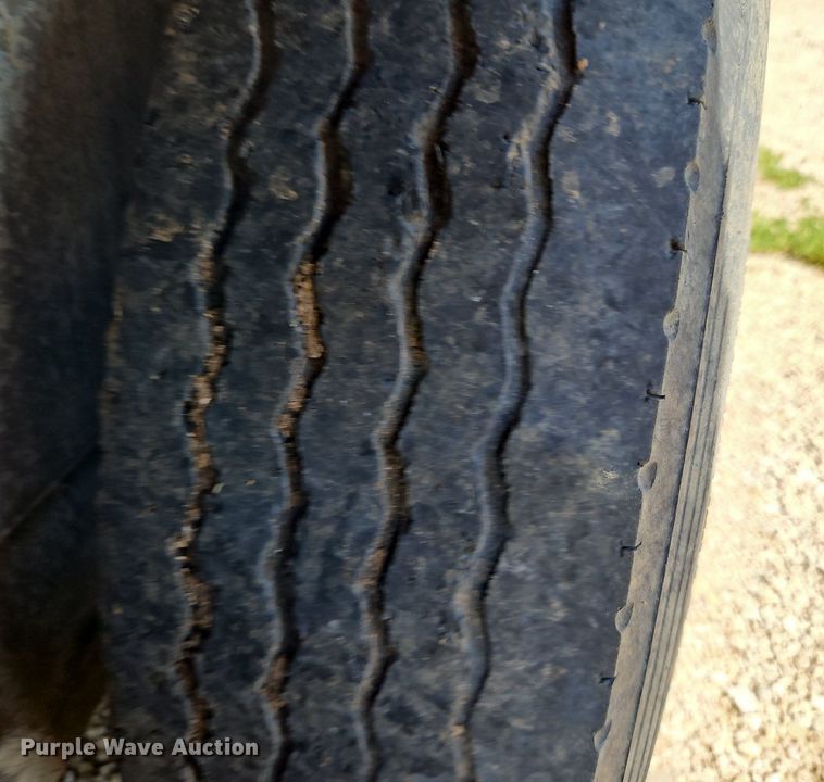 image for item EI3743 2000 Titan Trailer livestock trailer