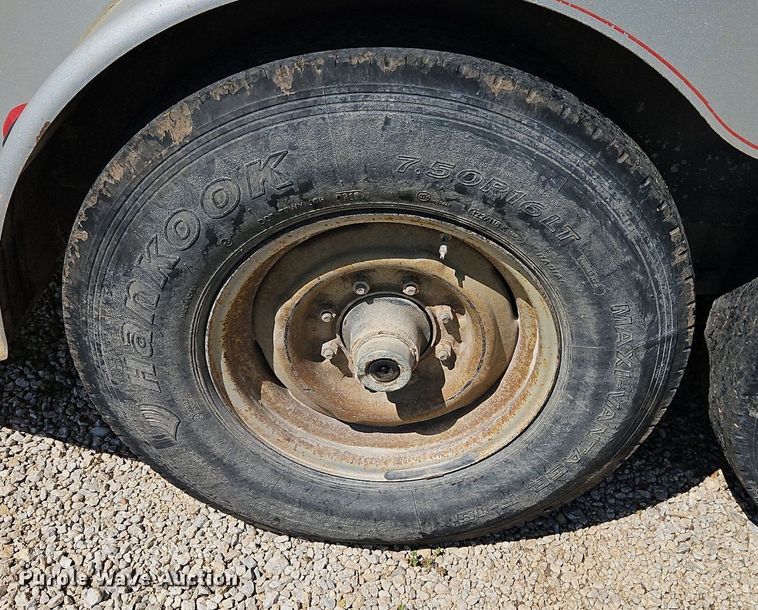 image for item EI3743 2000 Titan Trailer livestock trailer