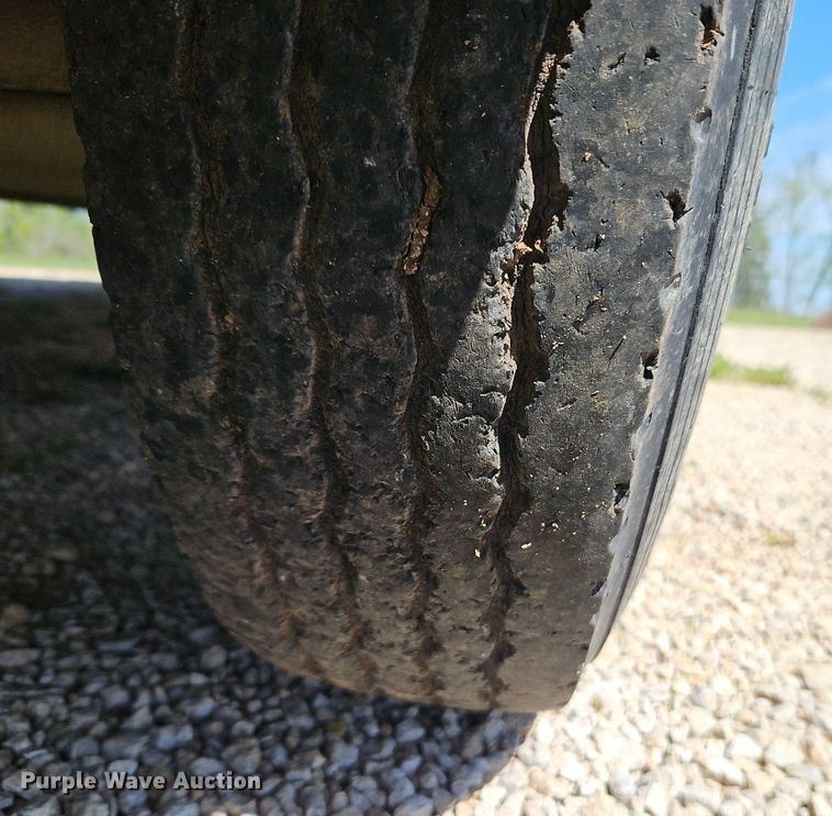 image for item EI3743 2000 Titan Trailer livestock trailer