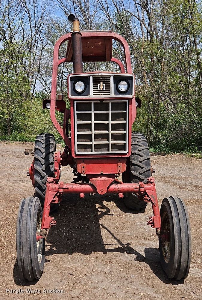 image for item EI3751 1973 International Harvester  Farmall 1066 tractor