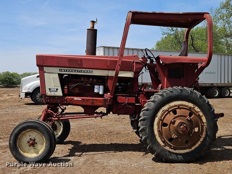 image for item EI3751 1973 International Harvester  Farmall 1066 tractor