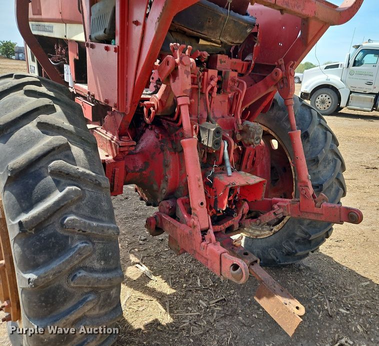 image for item EI3751 1973 International Harvester  Farmall 1066 tractor