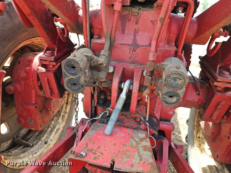 image for item EI3751 1973 International Harvester  Farmall 1066 tractor