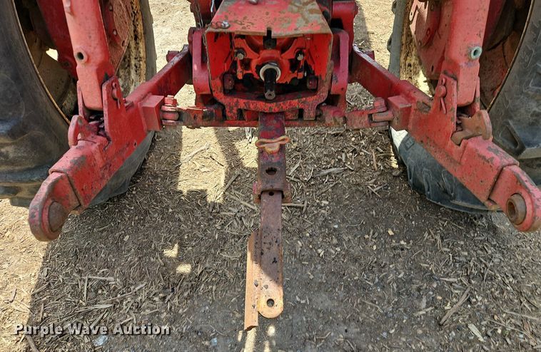 image for item EI3751 1973 International Harvester  Farmall 1066 tractor