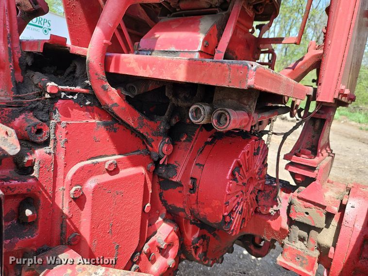 image for item EI3751 1973 International Harvester  Farmall 1066 tractor
