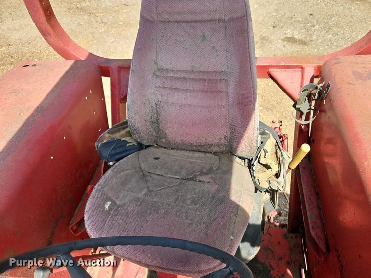 image for item EI3751 1973 International Harvester  Farmall 1066 tractor