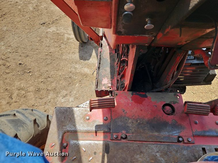 image for item EI3751 1973 International Harvester  Farmall 1066 tractor