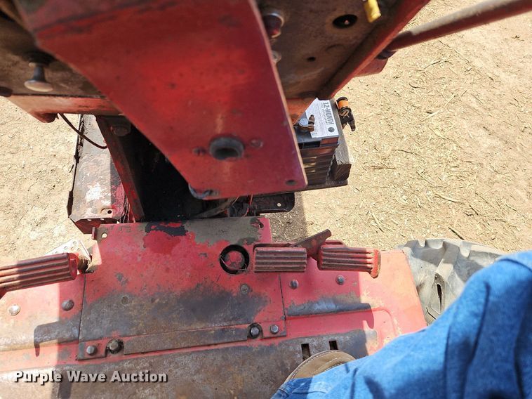 image for item EI3751 1973 International Harvester  Farmall 1066 tractor