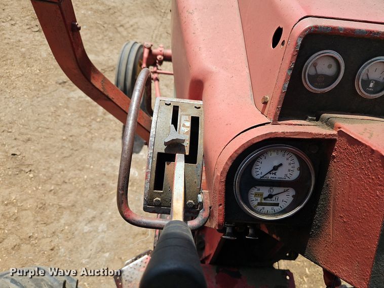 image for item EI3751 1973 International Harvester  Farmall 1066 tractor