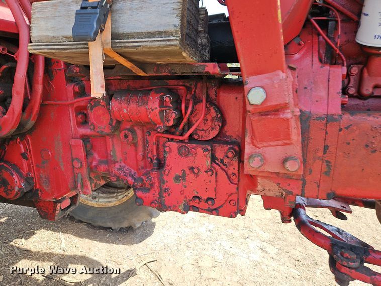 image for item EI3751 1973 International Harvester  Farmall 1066 tractor