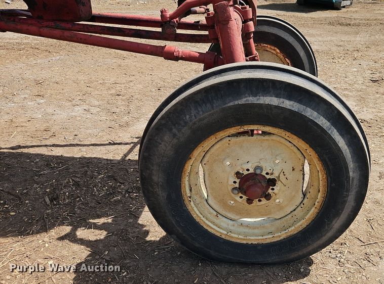 image for item EI3751 1973 International Harvester  Farmall 1066 tractor