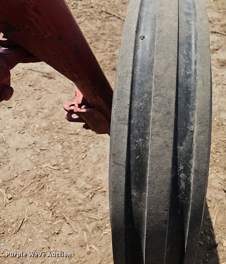 image for item EI3751 1973 International Harvester  Farmall 1066 tractor