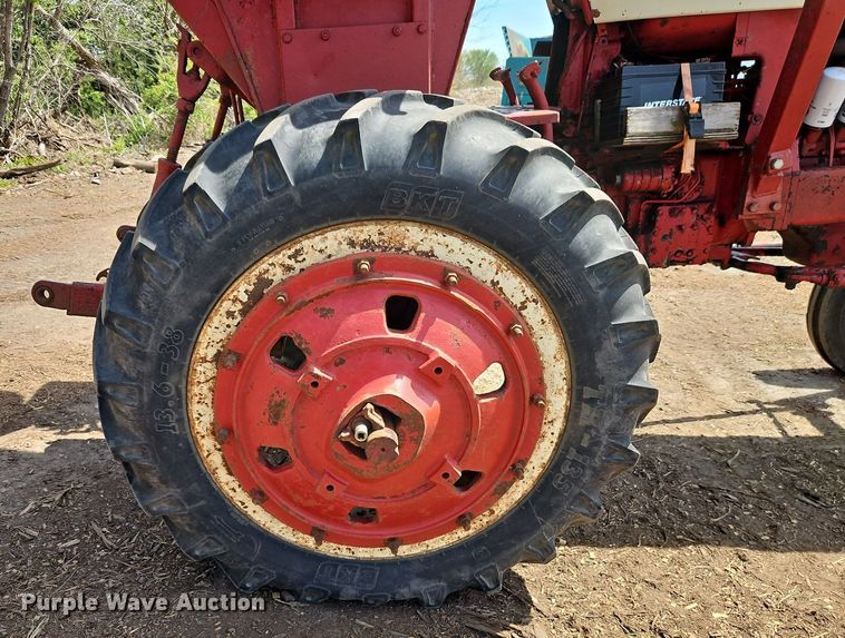 image for item EI3751 1973 International Harvester  Farmall 1066 tractor