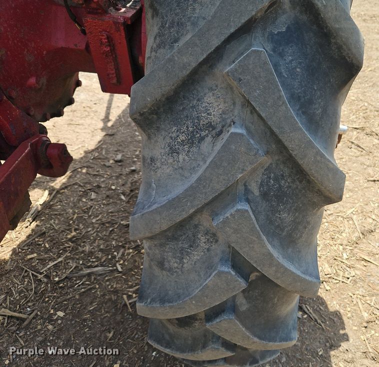 image for item EI3751 1973 International Harvester  Farmall 1066 tractor