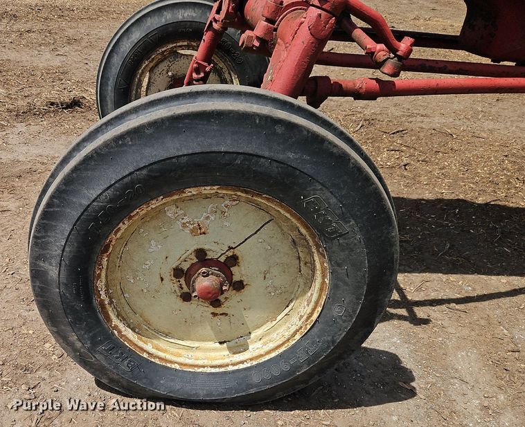 image for item EI3751 1973 International Harvester  Farmall 1066 tractor