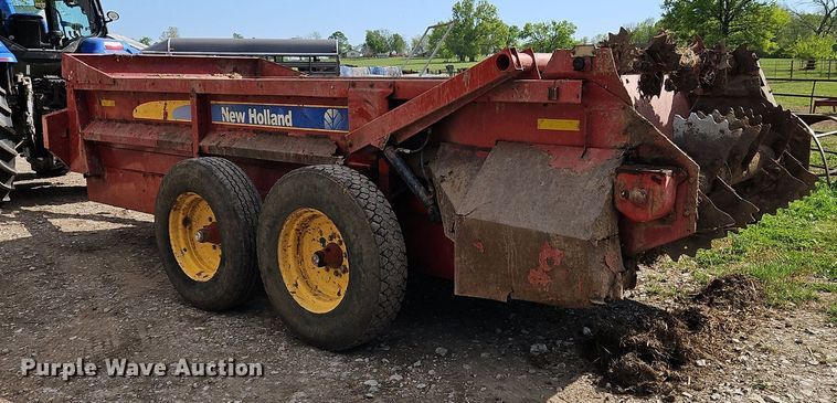 image for item EI3760 New Holland 195 manure spreader