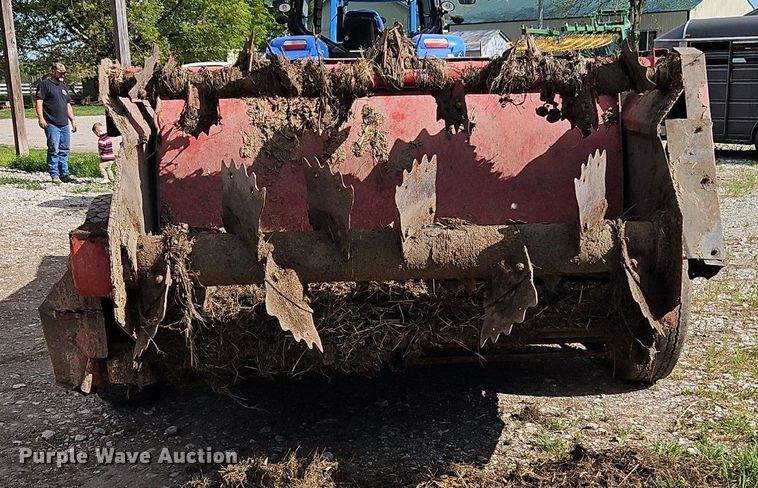 image for item EI3760 New Holland 195 manure spreader