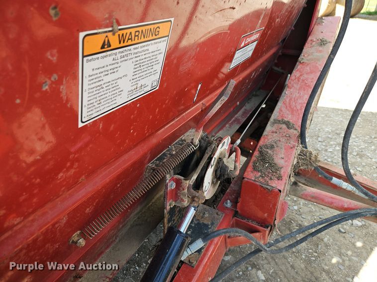 image for item EI3760 New Holland 195 manure spreader