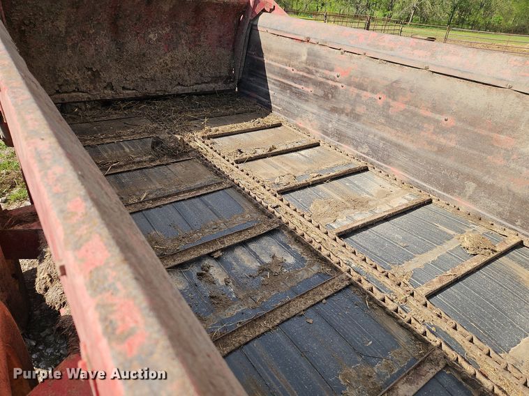 image for item EI3760 New Holland 195 manure spreader