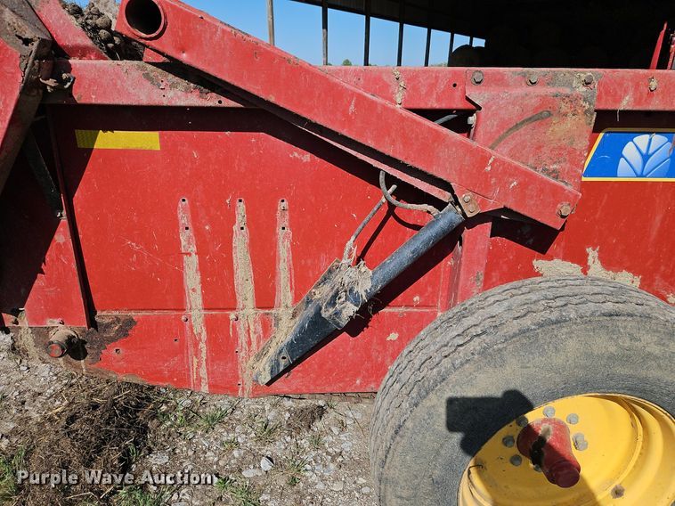 image for item EI3760 New Holland 195 manure spreader