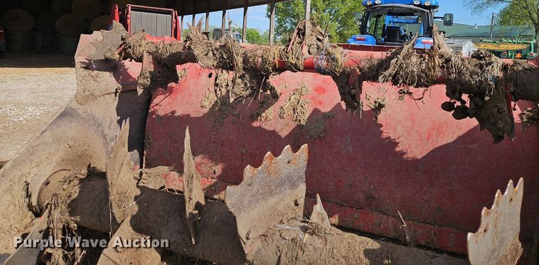 image for item EI3760 New Holland 195 manure spreader