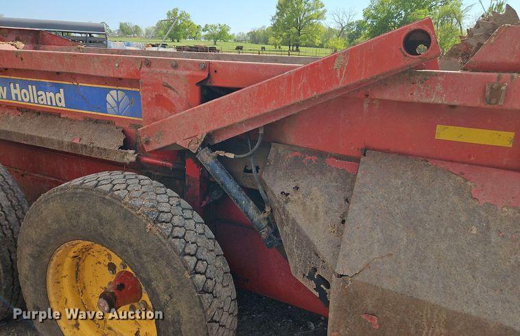 image for item EI3760 New Holland 195 manure spreader