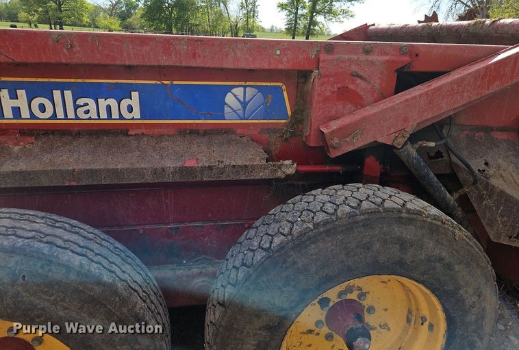 image for item EI3760 New Holland 195 manure spreader