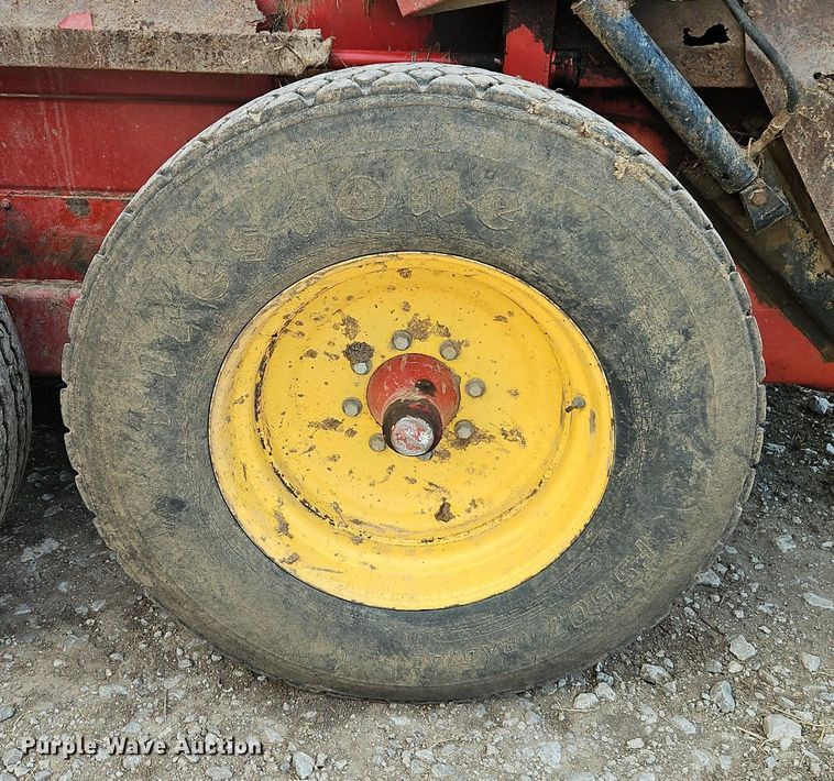 image for item EI3760 New Holland 195 manure spreader