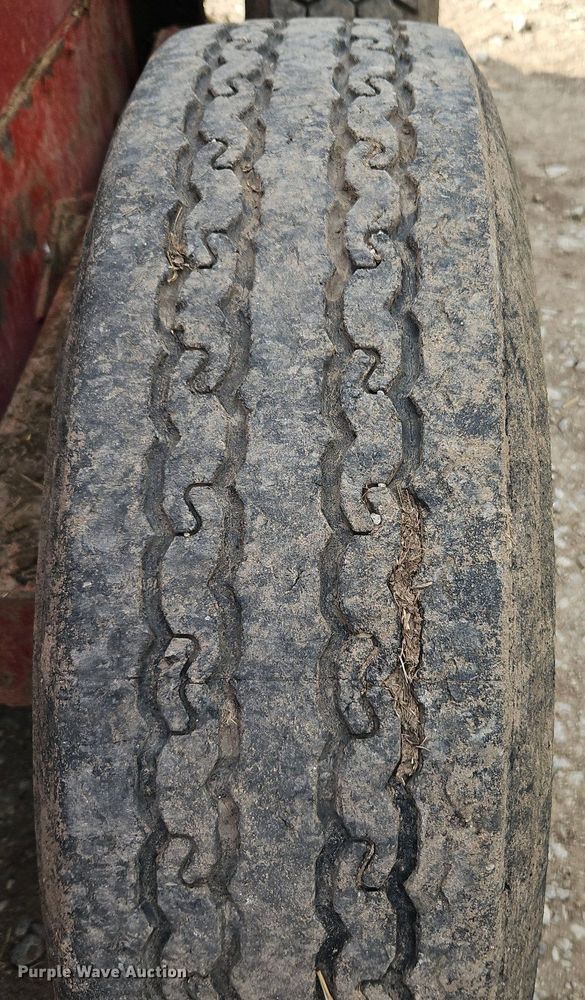 image for item EI3760 New Holland 195 manure spreader