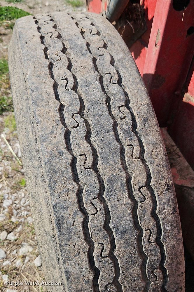 image for item EI3760 New Holland 195 manure spreader