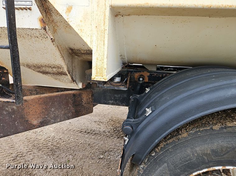 image for item EI3768 2003 International 7400 feed mixer truck