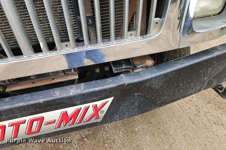 image for item EI3768 2003 International 7400 feed mixer truck