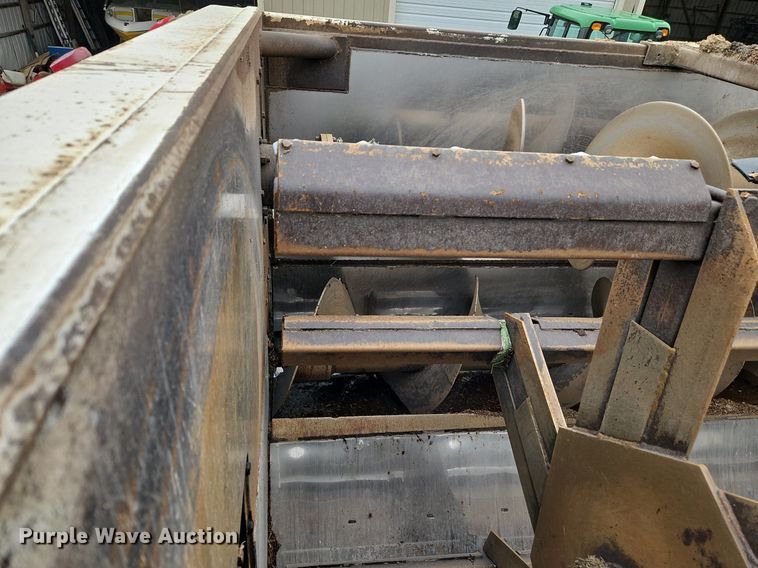 image for item EI3768 2003 International 7400 feed mixer truck