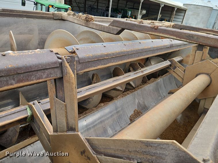 image for item EI3768 2003 International 7400 feed mixer truck