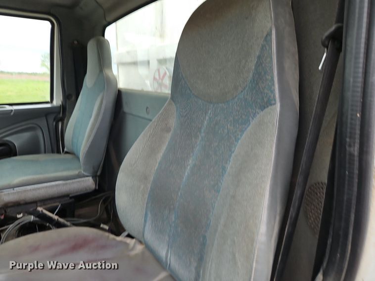 image for item EI3768 2003 International 7400 feed mixer truck