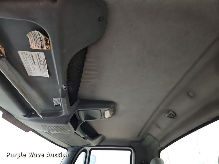 image for item EI3768 2003 International 7400 feed mixer truck