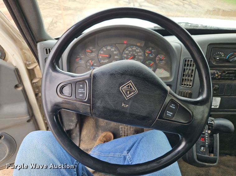 image for item EI3768 2003 International 7400 feed mixer truck