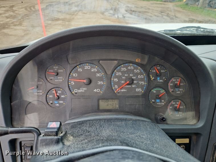 image for item EI3768 2003 International 7400 feed mixer truck